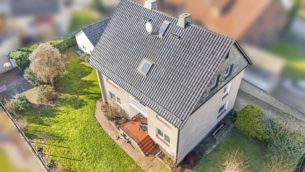 Immobilie in Pattensen - Kapitalanlage in Pattensen - teilmodernisiertes 3 Familienhaus mit 3 Garagen und schönem Grundstück - Bild 3