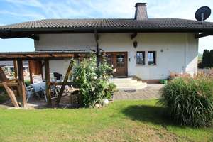 Vielseitiges Einfamilienhaus mit Einliegerwohnung, großzügigem Garten und Ausbaumöglichkeiten in Blu – Die vollständige Adresse der Immobilie erhältst du vom Anbieter., 78176 Blumberg – Vorschaubild 4