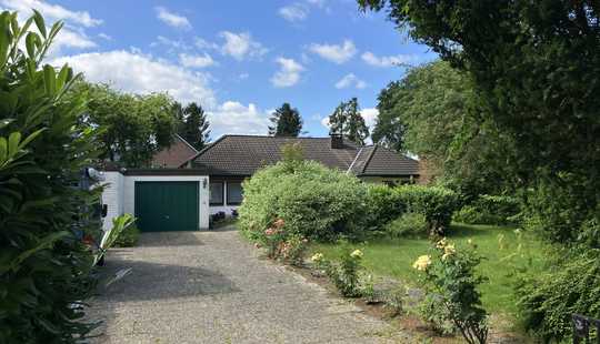 Bild von Sofort frei !  Walmdach Einfamilienhaus in  Toplage von Duvenstedt für eine Kernsanierung