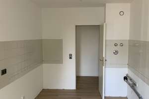 Frisch renovierte 2-Zimmer-Wohnung mit Balkon und modernem Bad in ruhiger Lage in Düsseldorf-Benrath – Johannes-Hesse-Str. 33, 40597 Benrath, Düsseldorf – Vorschaubild 5