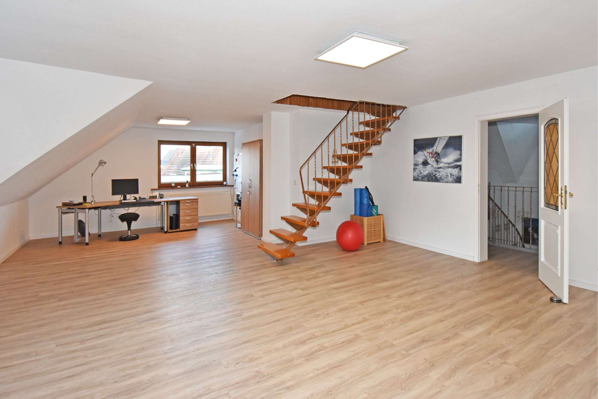 Immobilie in Aumühle - Naturnahes Raumwunder mit vielen Optionen:  Gepflegtes EFH mit Teilkeller und Doppelgarage - Bild 14