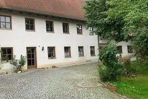 Großzügiges Einfamilienhaus mit Garten und Garage zu vermieten. – Regensburg (Kreis) – Vorschaubild 1