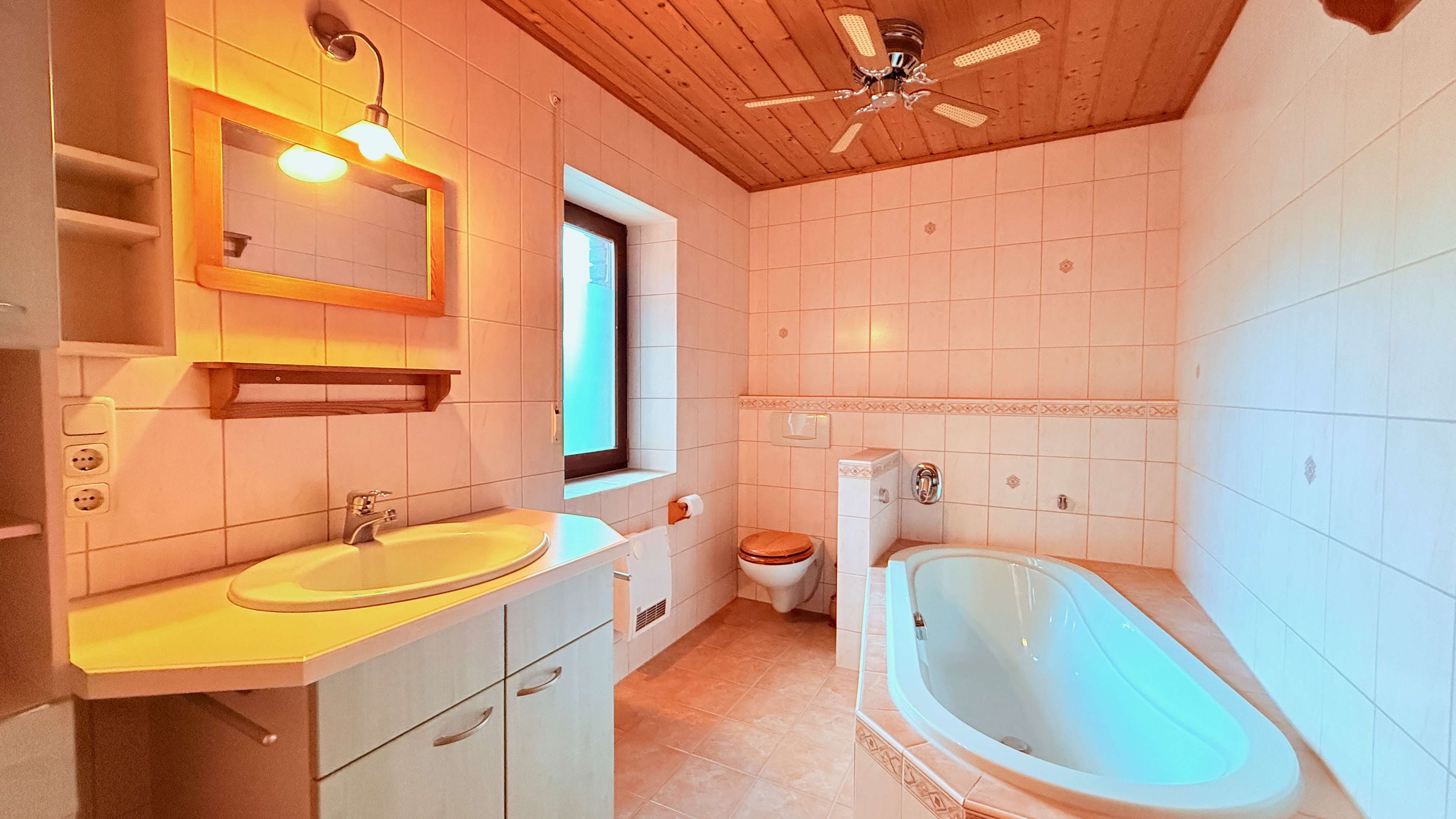 Immobilie in Eggenfelden - ... AIGNER - historisches, saniertes Bahnwärterhaus mit Carport für Individualisten mit Charme ... - Bild 15