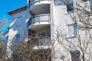 HELL, FREUNDLICH UND KOMFORTABEL - MIT DREI BALKONEN