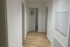 +Kernsanierter 3-Raum-Traum+ Fußbodenheizung, Tageslichtbad, Gästebad, Abstellraum, Balkon, Aufzug – Zeißstraße 29, 9131 Hilbersdorf, Chemnitz – Vorschaubild 3