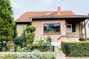 Sonnenlage & Siedlungsruhe. – Die vollständige Adresse der Immobilie erhältst du vom Anbieter., 8062 Niederplanitz, Zwickau – Vorschaubild 1