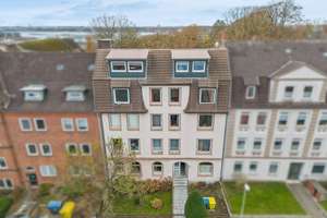 Gepflegtes Mehrfamilienhaus mit 9 Wohneinheiten und solider Rendite in Kiel-Dietrichsdorf