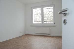 Helle 3-Raum-Wohnung mit Tageslichtbad und Balkon – Karl-Immermann-Str. 45, 9111 Zentrum, Chemnitz – Vorschaubild 2