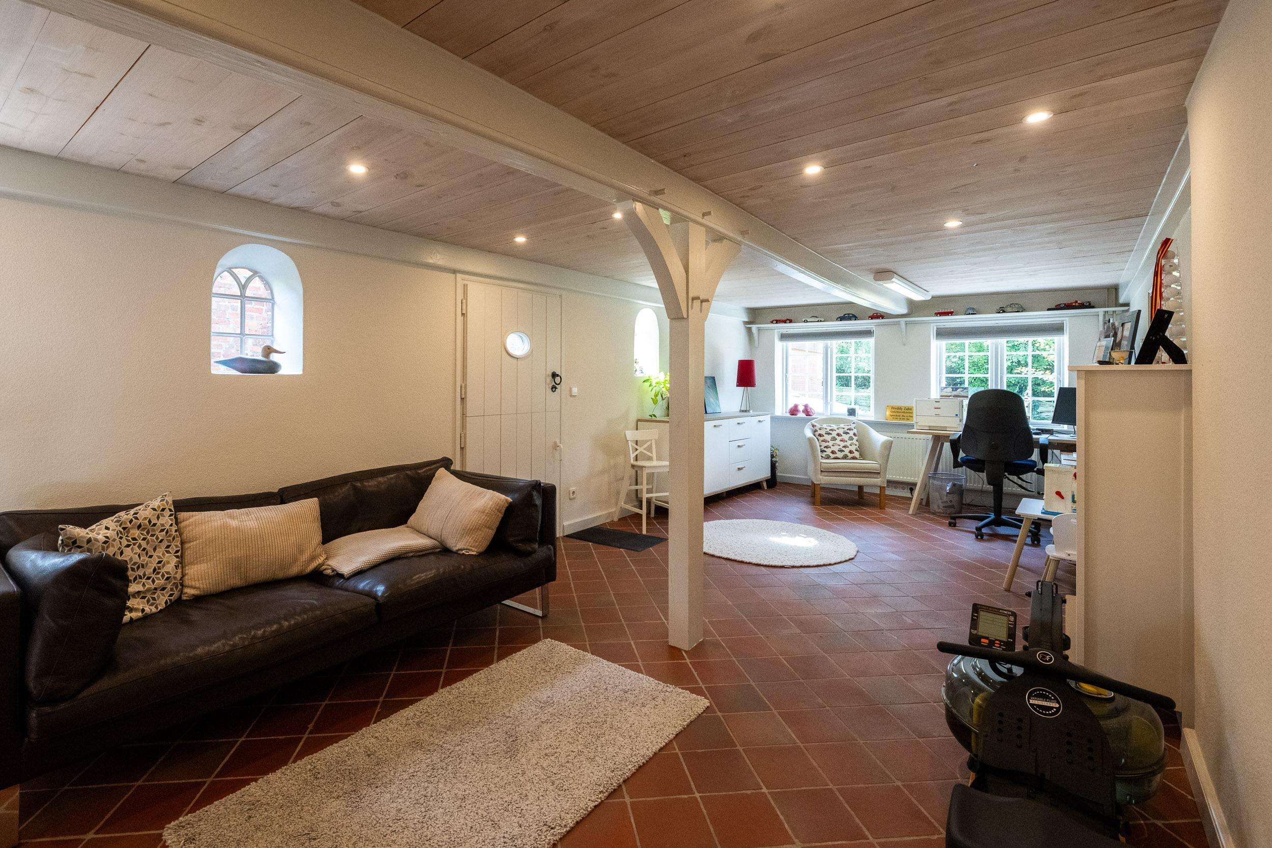 Immobilie in Risum-Lindholm - Idyllisches Friesenhaus unter Reet in bevorzugter Wohnlage - Bild 19