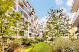 Lichterfüllte Atmosphäre und urbane Gelassenheit mit sonnigem Balkon und offenem Wohnbereich – 10247 Friedrichshain, Berlin – Vorschaubild 9