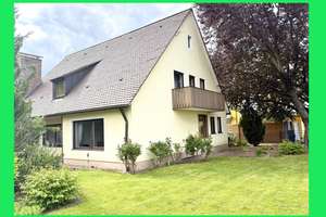 Wecken Sie dieses freistehende Einfamilienhaus aus dem Dornröschenschlaf!