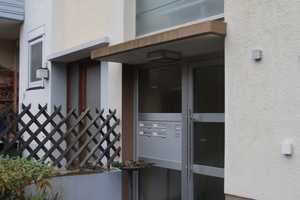 Helle 2-Zimmer DG-Wohnung in Aussichtslage - mit EBK und Balkon – Harzstraße 32, 70469 Stuttgart – Vorschaubild 2