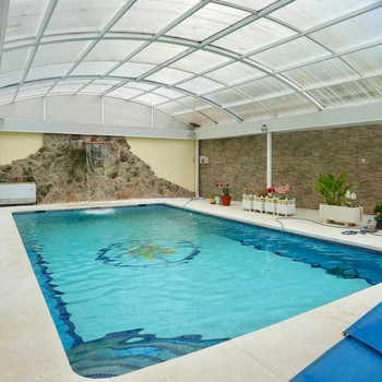 Freistehende Villa mit beheiztem Pool