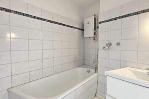 Freiwerdende 4-Zimmer-Wohnung  mit Süd-Westloggia und Fahrstuhl  nur 300 Meter vom Kudamm! – Lewishamstr. 9, 10629 Charlottenburg, Berlin – Vorschaubild 14
