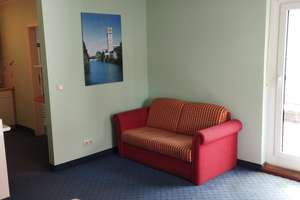 Charmante möblierte 1-Zimmer-Wohnung mit großem Südbalkon in München-Lochhausen – ab 01.06. verfügba – Ranertstraße 3, 81249 Lochhausen, München – Vorschaubild 3