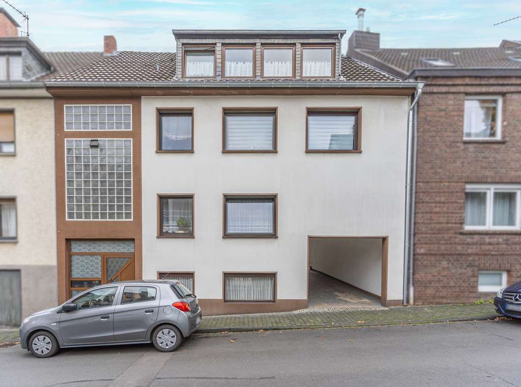 Immobilie in Brühl - ATTRAKTIVES MEHRFAMILIENHAUS IN BRÜHL ZU VERKAUFEN - Bild 2