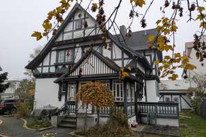 Historisches Fachwerkhaus mit Gewerbeeinheit und Ausbaupotenzial