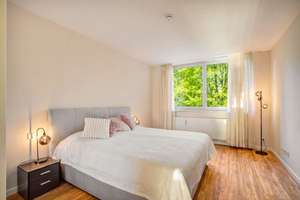 Exzellente und ruhige Lage, stilvolle Nachbarschaft: Großzügige 3-Zimmer-Wohnung mit Loggia – Die vollständige Adresse der Immobilie erhältst du vom Anbieter., 81679 Herzogpark, München – Vorschaubild 7