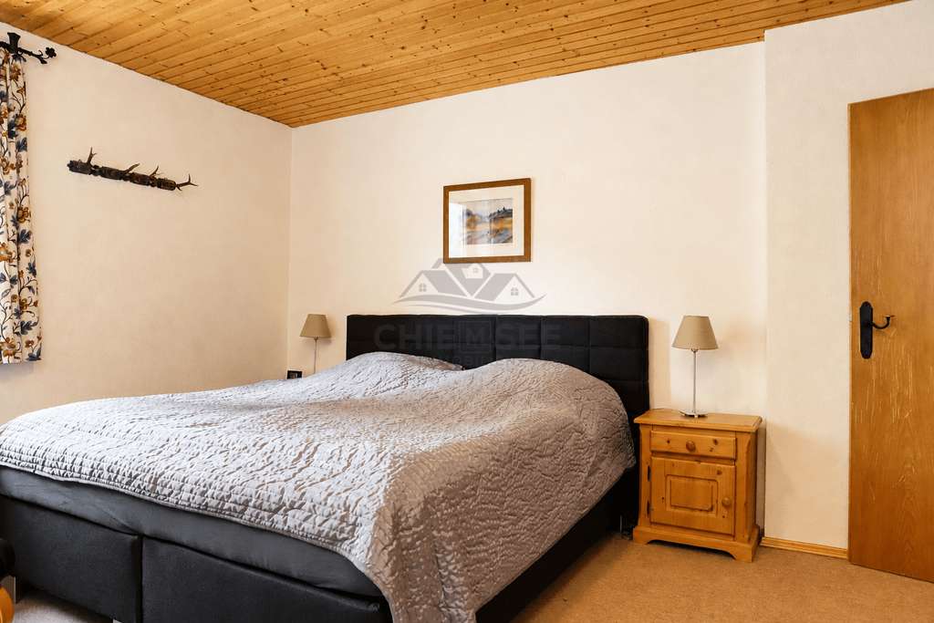 Immobilie in Bergen - Attraktive 2-Zimmer-Wohnung mit Bergblick, Balkon und Garage - Bild 3