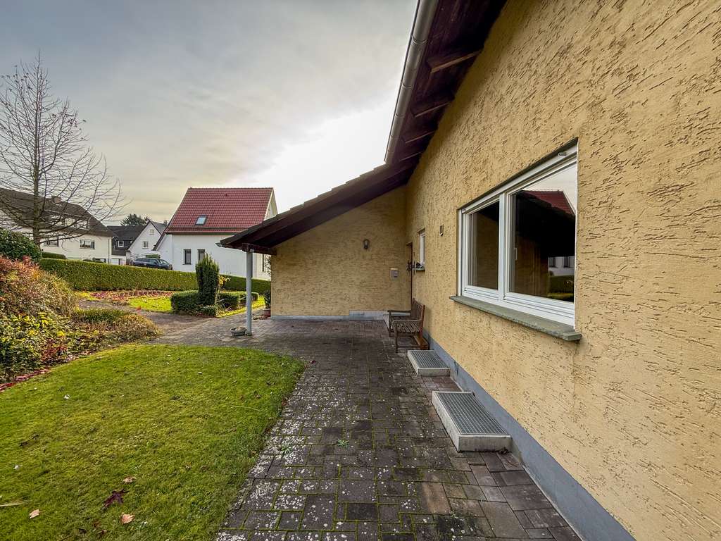 Immobilie in Schieder-Schwalenberg - Projekt Eigenheim: Einfamilienhaus mit Weitblick und Potenzial - Bild 3