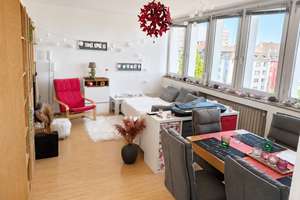 Helle 2-Zimmer-DG-Wohnung mit Dachbalkon ins Grüne in Düsseldorf-Bilk – von privat – Auf'm Hennekamp 16, 40225 Bilk, Düsseldorf – Vorschaubild 2