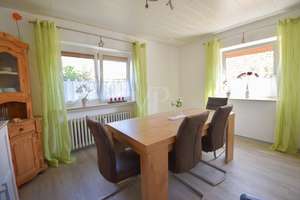 Solide Investition in gefragter Lage: Mehrfamilienhaus mit Garten in zentraler Lage von Volkach – Die vollständige Adresse der Immobilie erhältst du vom Anbieter., 97332 Volkach – Vorschaubild 2