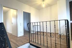 Frisch modernisiertes Reihenendhaus mit Einbauküche, Kamin und Garage – Traunsteiner Straße 2, 65205 Delkenheim, Wiesbaden – Vorschaubild 8