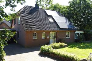 Ruhig gelegenes, tadelloses Einfamilienhaus mit PV-Anlage in Schwesing bei Husum – Die vollständige Adresse der Immobilie erhältst du vom Anbieter., 25813 Schwesing – Vorschaubild 1
