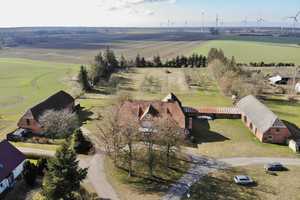 Historisches Gutshaus zum exklusiven Wohnen nur 35 km von Rostock entfernt – Nordvorpommern (Kreis) – Vorschaubild 1