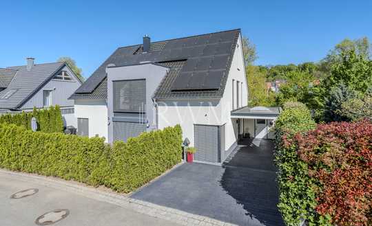Exklusives Einfamilienhaus mit Pool, PV-Anlage und Wärmepumpe in Großbettlingen