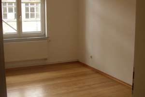 gemütlicher Altbau - mit Balkon - guter Zuschnitt, schöne Ausstattung – Weststraße 26, 99510 Apolda – Vorschaubild 10