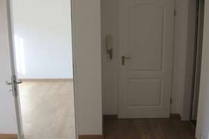 Ruhige 3,5-Zimmer-Maisonettewohnung mit Balkon, Küche, Kachelofen, Garage – Holtzendorffstraße 7, 81549 Südgiesing, München – Vorschaubild 4