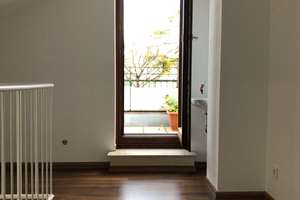 Helles Wohnjuwel auf 2 Ebenen: 2,5-Zi.-Galerie-Wohnung mit Balkon, große Dachterrasse & Stellplatz  – Niemöllerallee 17, 81739 Altperlach, München – Vorschaubild 15