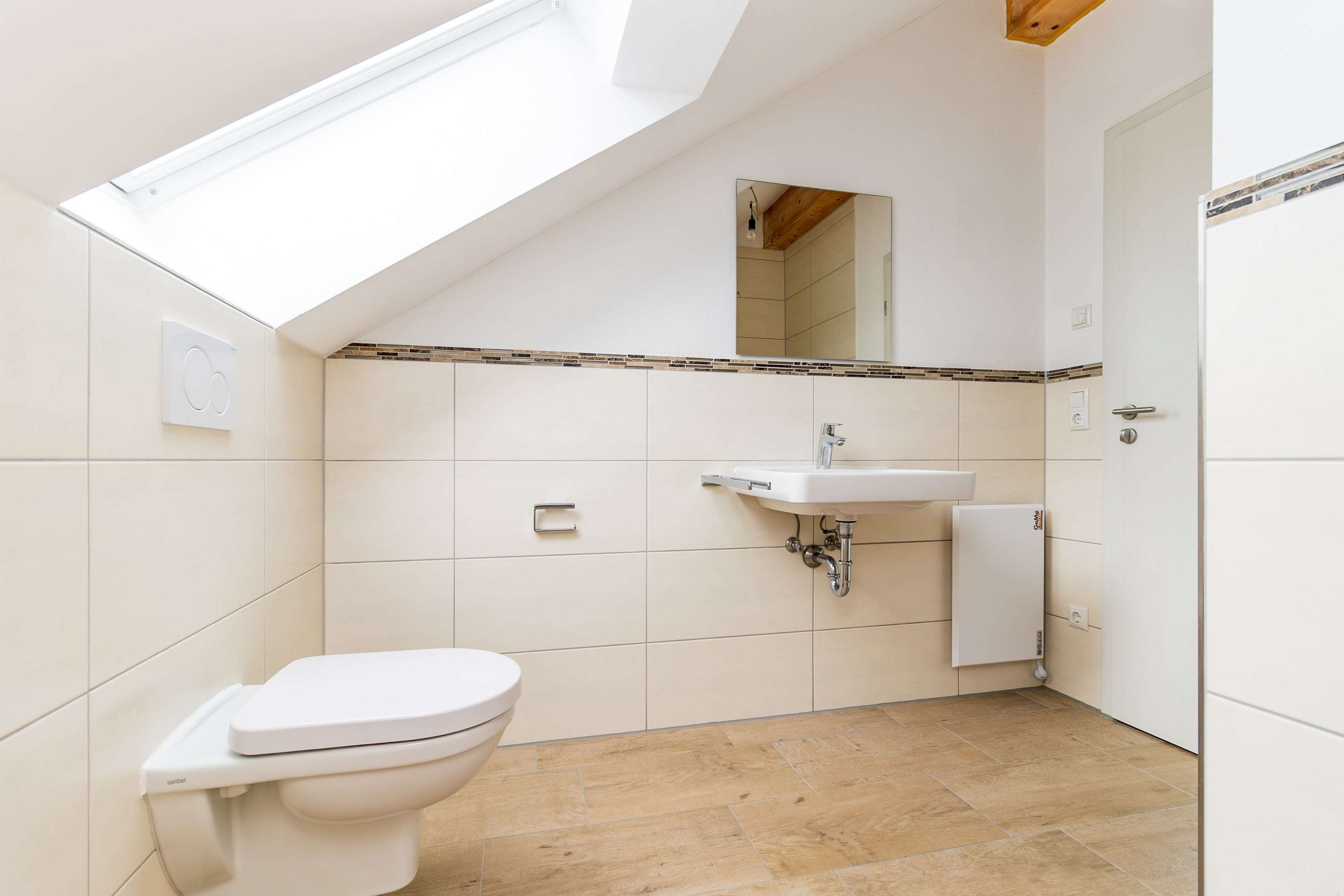 Immobilie in Aindling - Neubau von 2023 - Reihenmittelhaus mit Einzelgarage und Stellplatz - PV und Speicher - TOP-Modern!  - Bild 9