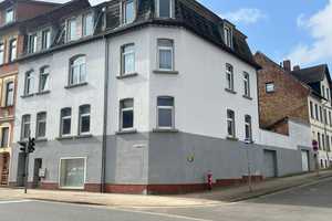 Mehrfamilienhaus mit 3 Wohneinheiten, 1 Ladeneinheit, Innenhof und Nebengebäude in Schöningen – Helmstedt (Kreis) – Vorschaubild 1