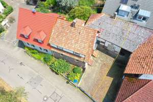 FAMILIENHAUS MIT 5 ZIMMERN, KÜCHE MIT GROßER VORRATSKAMMER, KLEINER GARTEN UND TERRASSE... – Die vollständige Adresse der Immobilie erhältst du vom Anbieter., 76228 Grünwettersbach, Karlsruhe – Vorschaubild 2
