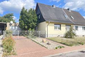 Ein Einfamilienhaus für eine kleine Familie mit Blick ins Grüne – Die vollständige Adresse der Immobilie erhältst du vom Anbieter., 39343 Hillersleben – Vorschaubild 1