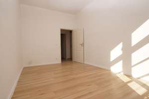 ALTBAUWOHNUNG IN INNENSTADTLAGE! Ca. 107 m² Wfl, 4 Zimmer, 3 Schlafzimmer, 1 Badezimmer und Garage. – Die vollständige Adresse der Immobilie erhältst du vom Anbieter., 65185 Mitte, Wiesbaden – Vorschaubild 10