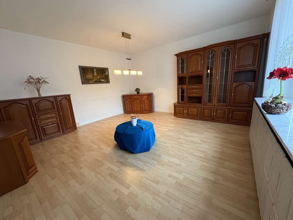 Immobilie in Schöneck/Vogtl. - Schönecker Raumwunder mit traumhaftem Naturblick sucht neue Berufung - Bild 3