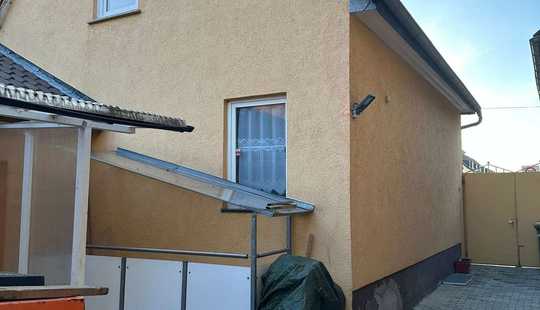 Bild von Zuhause für die ganze Familie: Haus mit großem Garten & Zukunftspotenzial in Frankfurt-Zeilsheim