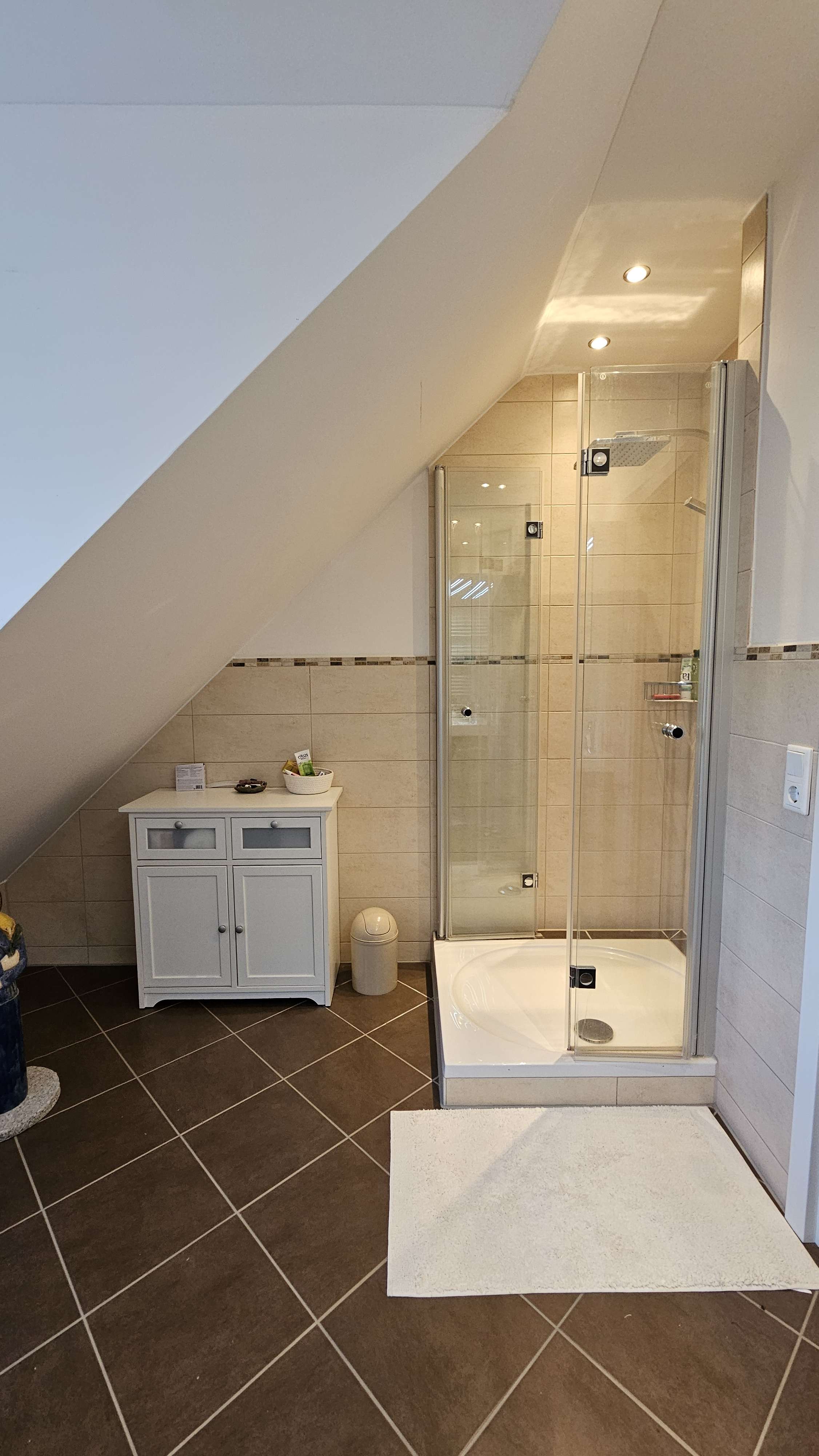 Immobilie in Grafrath - Generationen- oder Familienhaus - Energetisch gut gerüstet, neuewertige EBK, Kaminofen, Wärmepumpe.. - Bild 19