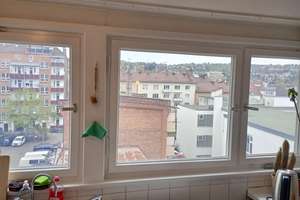 Unverbauter Blick ringsherum über Stuttgart. Sonnige, ruhige Wohnung. – Rosenbergstraße 56, 70176 Rosenberg, Stuttgart – Vorschaubild 3