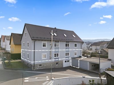 Attraktive 4-Zimmer-Erdgeschosswohnung mit großem Garten und Garage