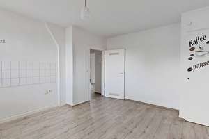 *1 NKM FREI* Gemütliche 2-Zimmer-Dachgeschosswohnung mit großer Küche und Wannenbad – Degenstraße 13, 42651 Solingen-Mitte, Solingen – Vorschaubild 9