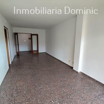 Fantastische Wohnung im Dorfzentrum. Zweite Etage mit Aufzug.