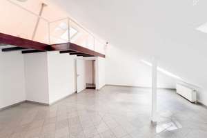 Dachgeschoß-Galllerie-Wohnung in Essen-Stadtgarten! 1. OG, sehr ruhige Lage mit Stellplatz