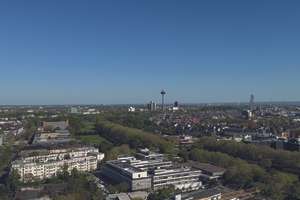 Höher geht nur der Dom!
Maisonettewohnung mit Traumpanorama
und 4 Tiefgaragenstellplätzen – Die vollständige Adresse der Immobilie erhältst du vom Anbieter., 50939 Sülz, Köln – Vorschaubild 2