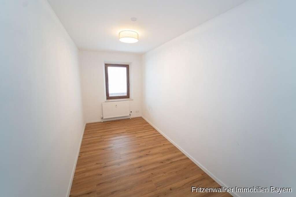 Immobilie in Hohenpeißenberg - „Attraktive 4-Zimmer-Wohnung mit Balkon und Stellplätzen – KfW-115“ - Bild 3