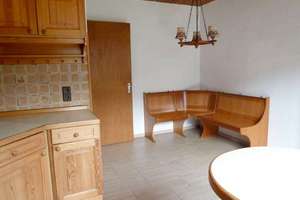 Attraktives 10-Zi-Zweifamilienhaus mit schönem Garten und Garage, ideal zum Wohnen und Vermieten! – Die vollständige Adresse der Immobilie erhältst du vom Anbieter., 97523 Schwanfeld – Vorschaubild 4