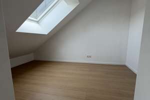Kernsanierte 3-Zimmer-Maisonette im Dachgeschoss mit Aufzug in begehrter Lage von Pempelfort – Düsselthaler Straße 31, 40211 Pempelfort, Düsseldorf – Vorschaubild 6